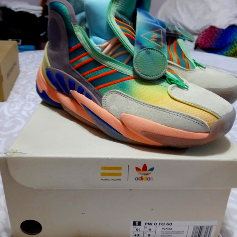 Adidas Basketball Shoes - Picture 4 of 4